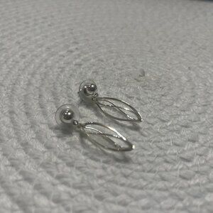 Vintage SILVER SWIRL Dangle Earrings (1 1/4" Drop) #83D
